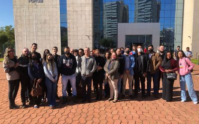 Alunos do Direito Facthus visitam o Fórum Melo Viana